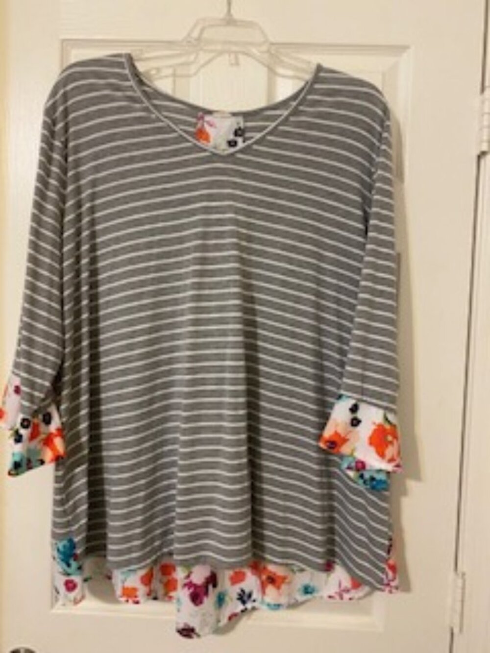 Womens Size 3x - Gray and white stripes with floral accents